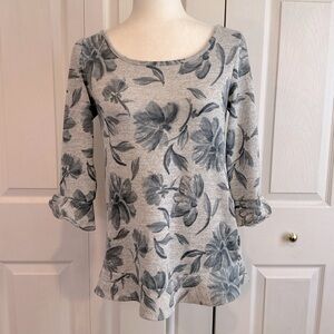 🩷 Westport Long Sleeve Floral Gray and Blue Knit Top - XS